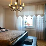 Profair Apartments Hannover Near Fairgrounds- Entrance Sud