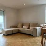 Profair Apartments Hannover Near Fairgrounds- Entrance Sud