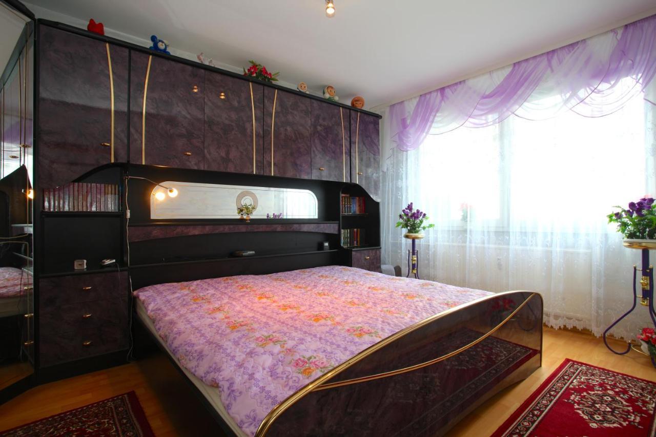 Apartment Profair Near Fairgrounds- Entrance Sud
